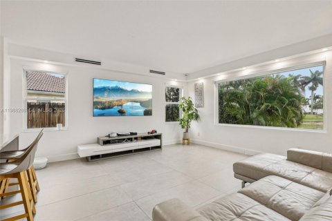 Villa ou maison à vendre à Doral, Floride: 5 chambres, 337.79 m2 № 2048012 - photo 7