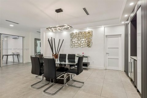 Villa ou maison à vendre à Doral, Floride: 5 chambres, 337.79 m2 № 2048012 - photo 16