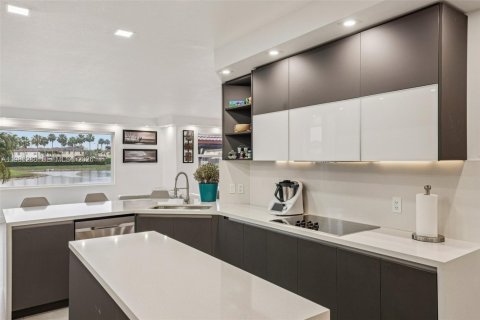 Villa ou maison à vendre à Doral, Floride: 5 chambres, 337.79 m2 № 2048012 - photo 23