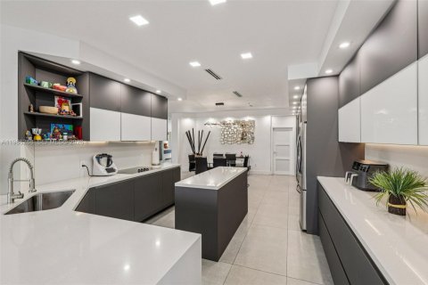 Villa ou maison à vendre à Doral, Floride: 5 chambres, 337.79 m2 № 2048012 - photo 25