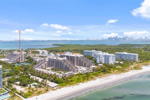 Condo in Key Biscayne, Florida, 2 bedrooms  № 1759102 - photo 1