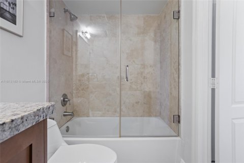 Condo in Key Biscayne, Florida, 2 bedrooms  № 1759102 - photo 27