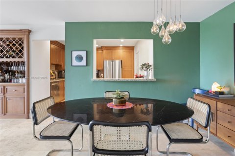 Condo in Key Biscayne, Florida, 2 bedrooms  № 1759102 - photo 16