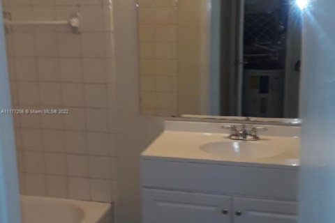 Купить кондоминиум в Окленд-Парк, Флорида 1 спальня, 77.48м2, № 1860249 - фото 7