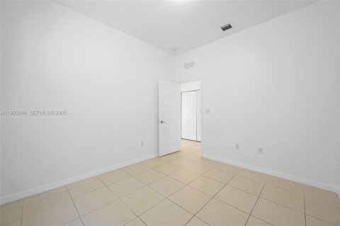 Casa en venta en Miami, Florida, 4 dormitorios, 200.3 m2 № 1982397 - foto 15