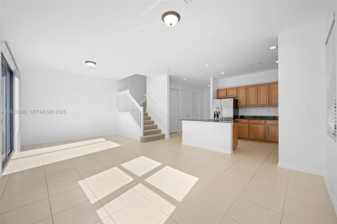 Casa en venta en Miami, Florida, 4 dormitorios, 200.3 m2 № 1982397 - foto 8