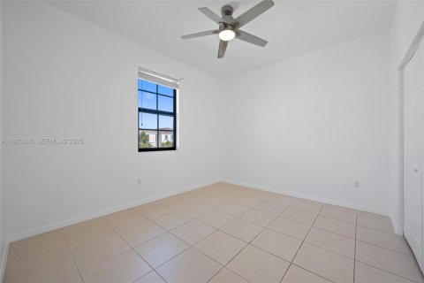 Casa en venta en Miami, Florida, 4 dormitorios, 200.3 m2 № 1982397 - foto 18