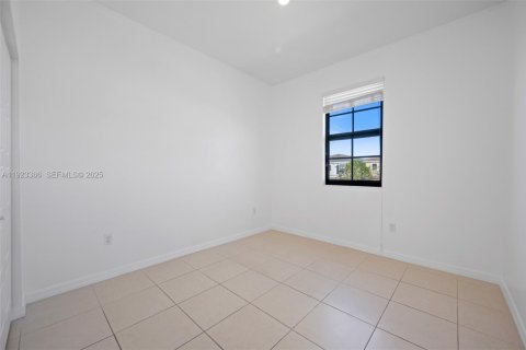 Casa en venta en Miami, Florida, 4 dormitorios, 200.3 m2 № 1982397 - foto 20