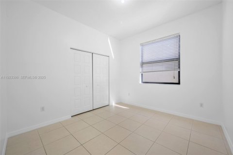 Casa en venta en Miami, Florida, 4 dormitorios, 200.3 m2 № 1982397 - foto 14
