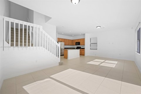 Casa en venta en Miami, Florida, 4 dormitorios, 200.3 m2 № 1982397 - foto 7