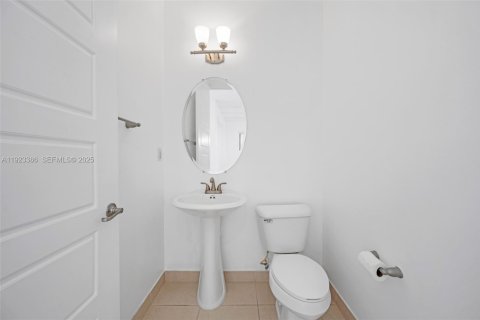 Casa en venta en Miami, Florida, 4 dormitorios, 200.3 m2 № 1982397 - foto 9