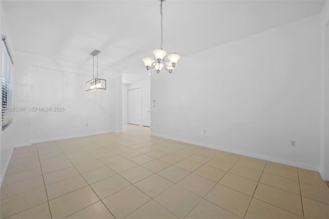 Casa en venta en Miami, Florida, 4 dormitorios, 200.3 m2 № 1982397 - foto 5