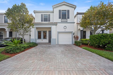 Casa en venta en Miami, Florida, 4 dormitorios, 200.3 m2 № 1982397 - foto 1