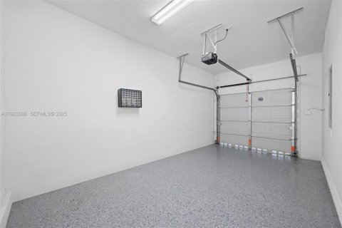 Casa en venta en Miami, Florida, 4 dormitorios, 200.3 m2 № 1982397 - foto 23