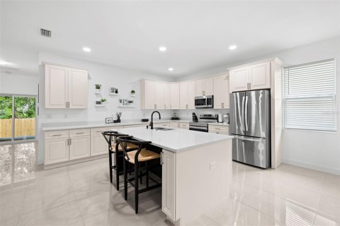 House in Clearwater, Florida 3 bedrooms, 142.05 sq.m. № 1865859 - photo 6
