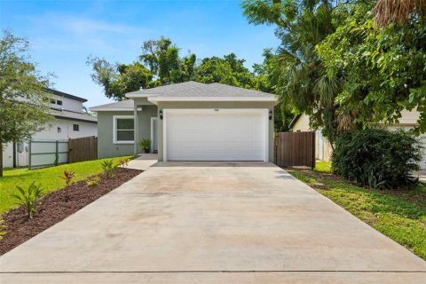 House in Clearwater, Florida 3 bedrooms, 142.05 sq.m. № 1865859 - photo 2