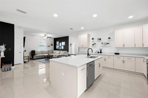 House in Clearwater, Florida 3 bedrooms, 142.05 sq.m. № 1865859 - photo 11