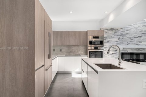 Condominio en venta en Miami, Florida, 3 dormitorios, 207.73 m2 № 2035613 - foto 22