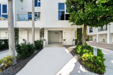 Condominio en venta en Miami, Florida, 3 dormitorios, 207.73 m2 № 2035613 - foto 19