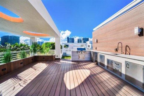 Condominio en venta en Miami, Florida, 3 dormitorios, 207.73 m2 № 2035613 - foto 5