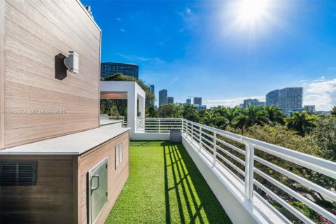 Condominio en venta en Miami, Florida, 3 dormitorios, 207.73 m2 № 2035613 - foto 11