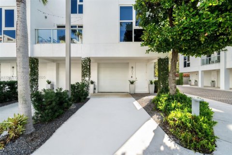 Condominio en venta en Miami, Florida, 3 dormitorios, 207.73 m2 № 2035613 - foto 18