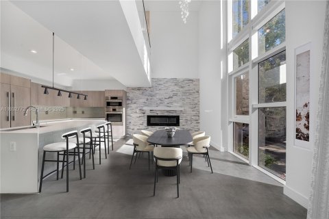 Condominio en venta en Miami, Florida, 3 dormitorios, 207.73 m2 № 2035613 - foto 12