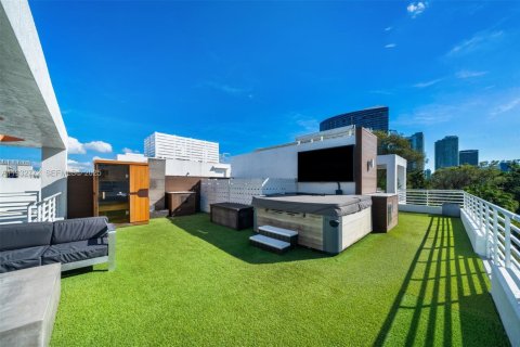 Condominio en venta en Miami, Florida, 3 dormitorios, 207.73 m2 № 2035613 - foto 9