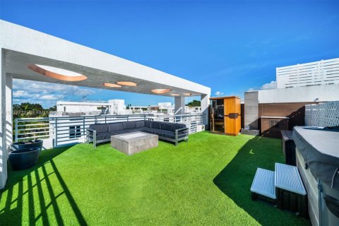 Condominio en venta en Miami, Florida, 3 dormitorios, 207.73 m2 № 2035613 - foto 3