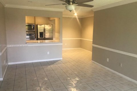 Copropriété à louer à Hialeah, Floride: 3 chambres, 91.04 m2 № 1931218 - photo 12