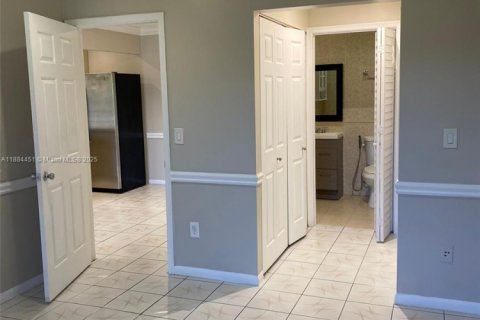 Copropriété à louer à Hialeah, Floride: 3 chambres, 91.04 m2 № 1931218 - photo 13