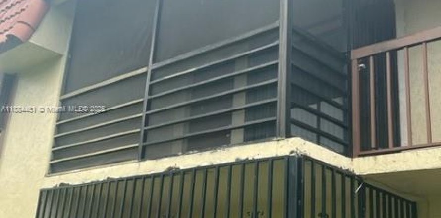 Condo à Hialeah, Floride, 3 chambres  № 1931218