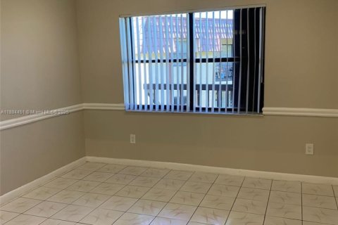 Copropriété à louer à Hialeah, Floride: 3 chambres, 91.04 m2 № 1931218 - photo 5