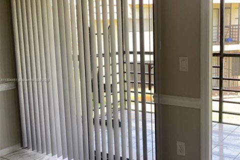 Copropriété à louer à Hialeah, Floride: 3 chambres, 91.04 m2 № 1931218 - photo 14