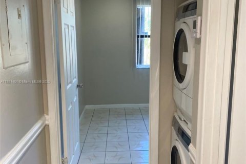 Copropriété à louer à Hialeah, Floride: 3 chambres, 91.04 m2 № 1931218 - photo 16