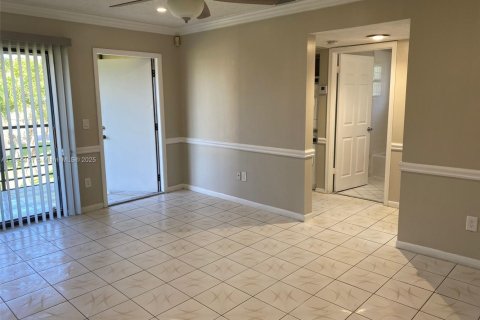 Copropriété à louer à Hialeah, Floride: 3 chambres, 91.04 m2 № 1931218 - photo 11