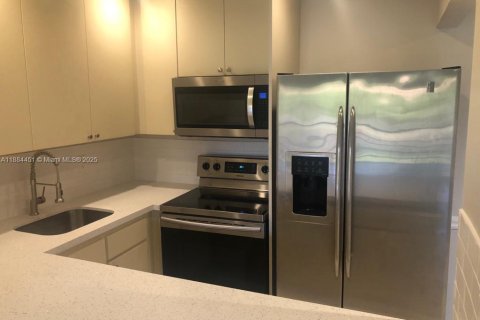 Copropriété à louer à Hialeah, Floride: 3 chambres, 91.04 m2 № 1931218 - photo 2