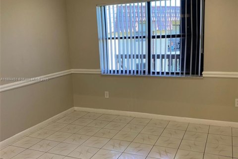Copropriété à louer à Hialeah, Floride: 3 chambres, 91.04 m2 № 1931218 - photo 20