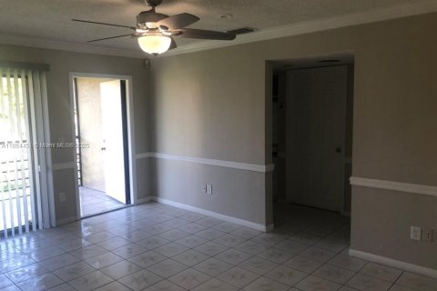 Copropriété à louer à Hialeah, Floride: 3 chambres, 91.04 m2 № 1931218 - photo 4