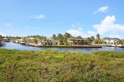 Condo in Highland Beach, Florida, 3 bedrooms  № 1146935 - photo 1