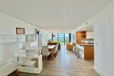 Condo in Hallandale Beach, Florida, 2 bedrooms  № 1993134 - photo 3