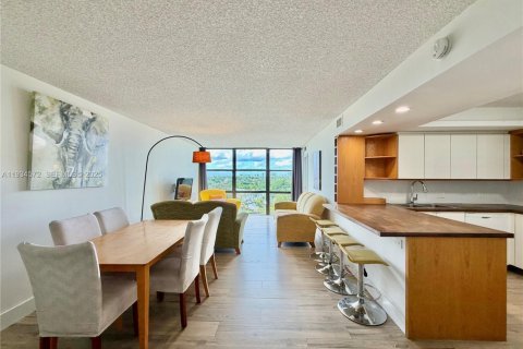 Condo in Hallandale Beach, Florida, 2 bedrooms  № 1993134 - photo 2