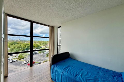 Condo in Hallandale Beach, Florida, 2 bedrooms  № 1993134 - photo 20