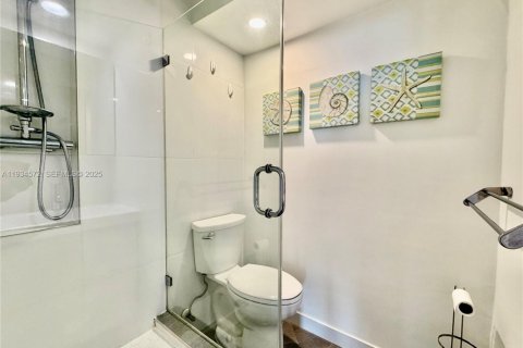 Condo in Hallandale Beach, Florida, 2 bedrooms  № 1993134 - photo 24