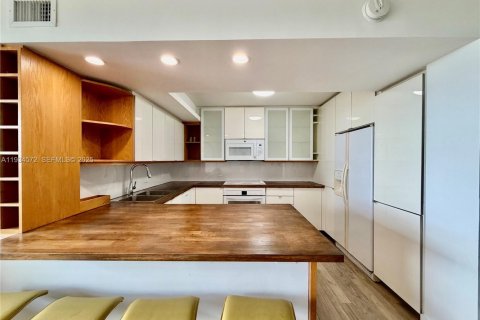 Condo in Hallandale Beach, Florida, 2 bedrooms  № 1993134 - photo 5