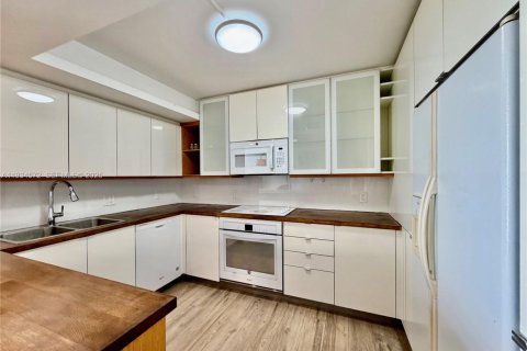 Condo in Hallandale Beach, Florida, 2 bedrooms  № 1993134 - photo 8