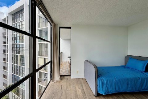 Condo in Hallandale Beach, Florida, 2 bedrooms  № 1993134 - photo 21