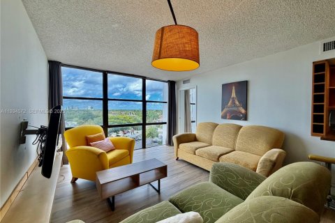 Condo in Hallandale Beach, Florida, 2 bedrooms  № 1993134 - photo 4