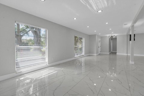 Villa ou maison à louer à Brandon, Floride: 4 chambres, 185.25 m2 № 2434542 - photo 11