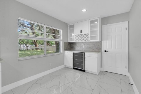 Villa ou maison à louer à Brandon, Floride: 4 chambres, 185.25 m2 № 2434542 - photo 19